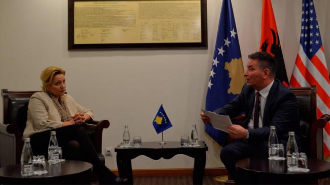 Ministri Lekaj priti në takim shefen e Zyrës së BE-së në Kosovë, Nataliya Apostolova