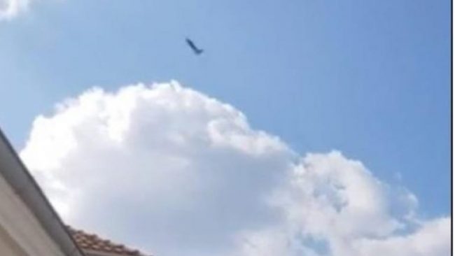 Avionët luftarak serb fluturojnë ultë mbi qiellin e Preshevës (video)