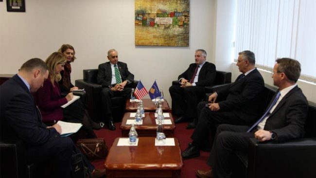 Ministri Rrustem Berisha priti në takim drejtorin e Qendrës Marshall, Keith Dayton