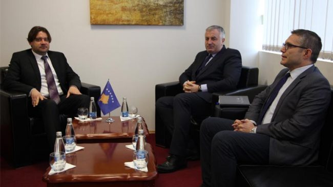 Ministri i FSK-së, Rrustem Berisha priti në takim shefin e Zyrës Ndërlidhëse të Sllovakisë, Ljubomir Batary
