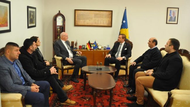 Ministri Sefaj priti në takim Manfred Richter ish-deputetin gjerman