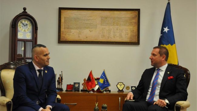 Ministri Sefaj priti në takim drejtorin e Policisë së Shqipërisë Ardi Veliu