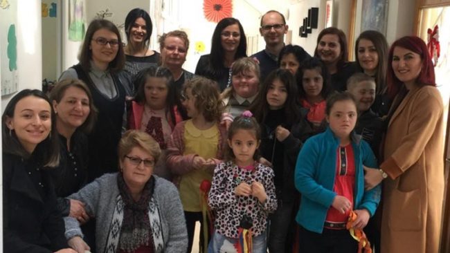 Kurteshi-Emini viziton Qendrën e Kujdesit Ditor “Pema”, premton mbështetjen e Komunës
