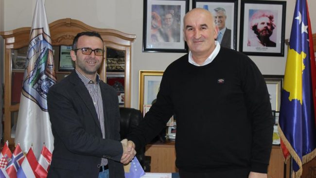 Kryetari Haliti priti në takim menaxherin e ri të projektit DEMOS/Helvetas-Swiss Intercooperation