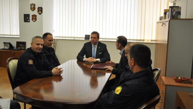 Ministri Sefaj priti në takim përfaqësuesit e Sindikatës së Zjarrfikësve të Kosovës