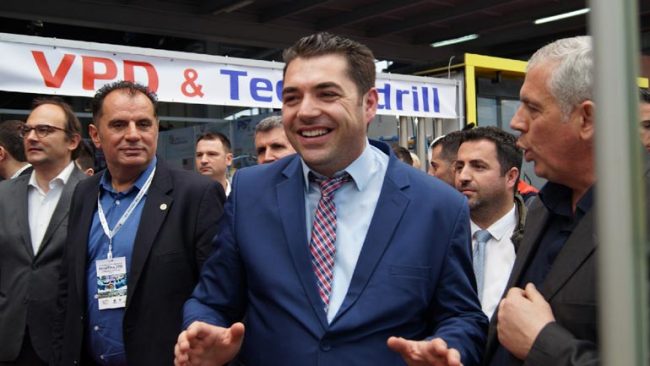 Ministri Bajram Hasani fton bizneset e huaja të investojnë në Kosovë
