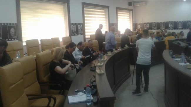 PDK e Vetëvendosje, braktisin seancën