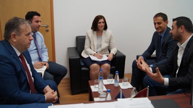 Arifi e Hoxhiq flasim për bashkëpunimin në turizëm në mes Kosovës dhe Malit të Zi