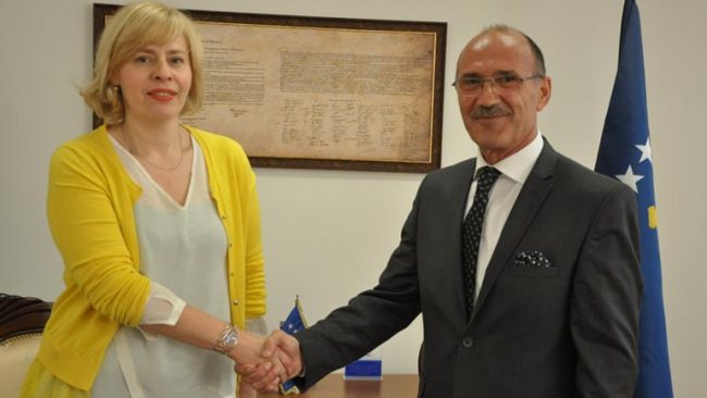 Ministri i Punëve të Brendshme priti në takim njoftues ambasadoren kroate