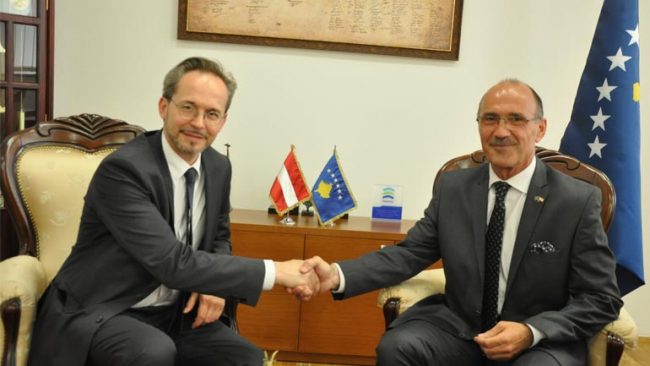 Ministri i Punëve të Brendshme priti në takim ambasadorin e Austrisë në Kosovë