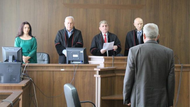 Shqiptohet dënim me burgim dhe gjobë për veprën penale marrje ryshfeti