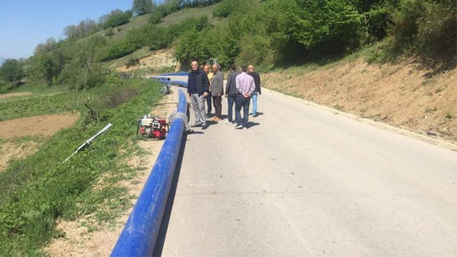 Haliti inspektoi punimet që po zhvillohen në ndërrimin e gypit të ujësjellësit të Letnicës
