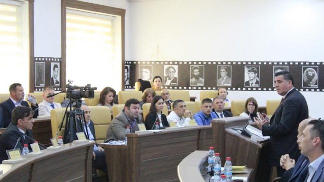 Haziri e njofton Kuvendin Komunal se nesër do ta shpall përbërjen e ekzekutivit