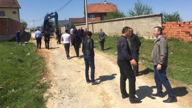 Në Kabash të Vitisë fillojnë punimet në asfaltimin e dy rrugëve