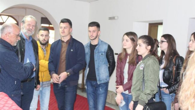 Muzeu Rajonal tërheqës për vizita të studentëve