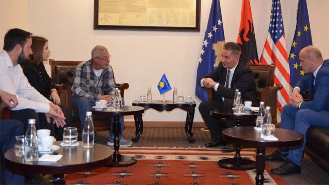Ministri Lekaj ofron përkrahje për organizatën AOK