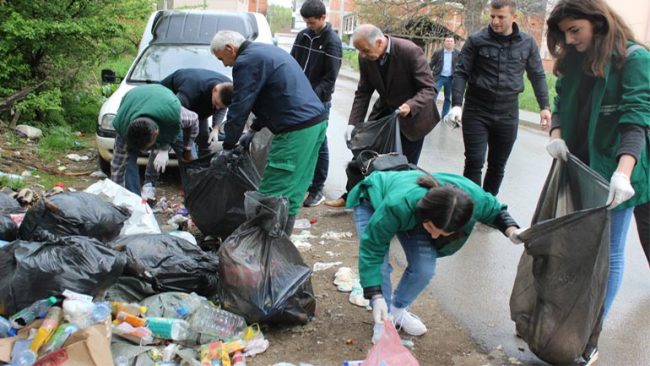Po vazhdojnë aksionet për pastrimin e ambientit në komunën e Vitisë