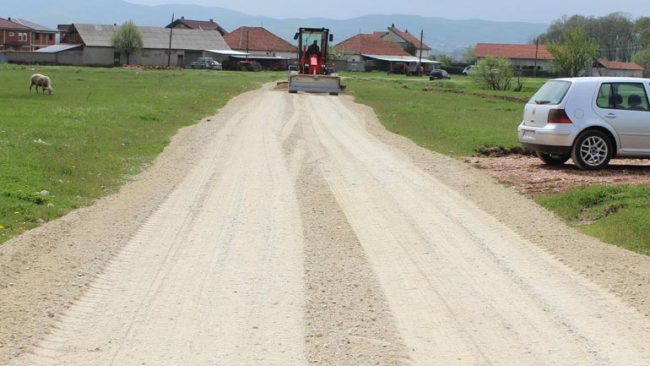 Në Sllatinë të Poshtme filluan punimet në asfaltimin e rrugës “Gjelbina”