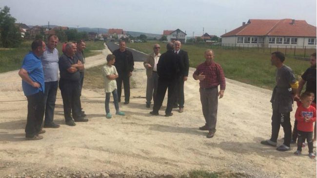Në Sllatinë të Poshtme asfaltohen rrugët “Gjelbina” dhe “Kuvendi i Sllatinës”