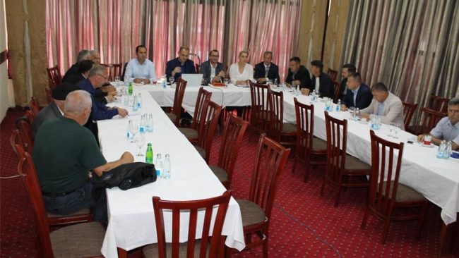 Në Gjilan u mbajt debati me temë “Qeverisja e re, projektet e reja – aktuale”