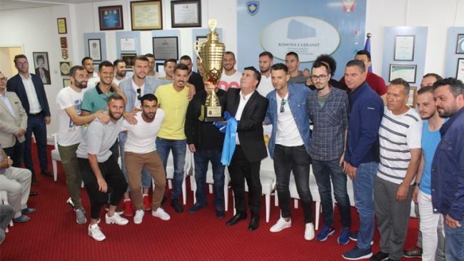 Lutfi Haziri pret në takim kampionin e Kosovës në futboll, FC Drita