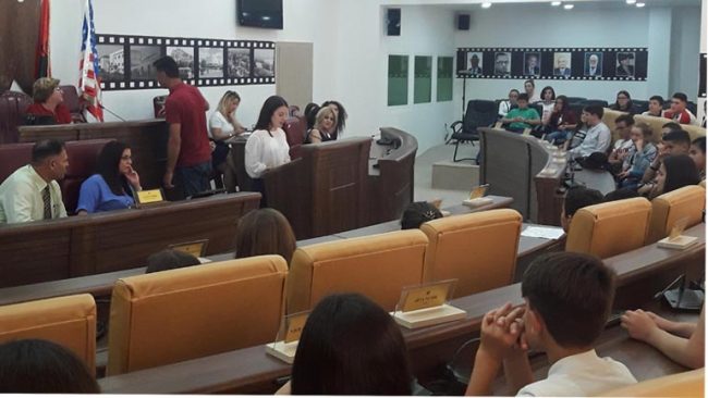 Asambleja e fëmijëve në Gjilan zgjedh kryesinë e re, Kurteshi-Emini premton mbështetje