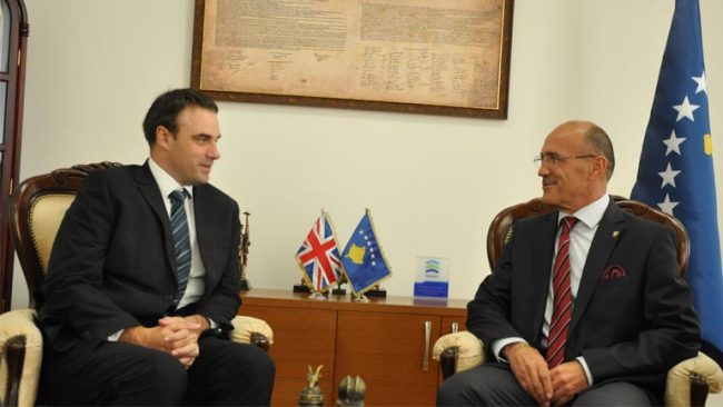 Ministri Gashi priti në takim ambasadorin e Mbretërisë së Bashkuar në Kosovë, Ruairi O’Connell