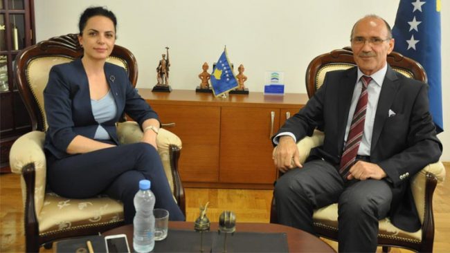 Ministri Gashi takoi  zëvendësministren e Punëve të Jashtme