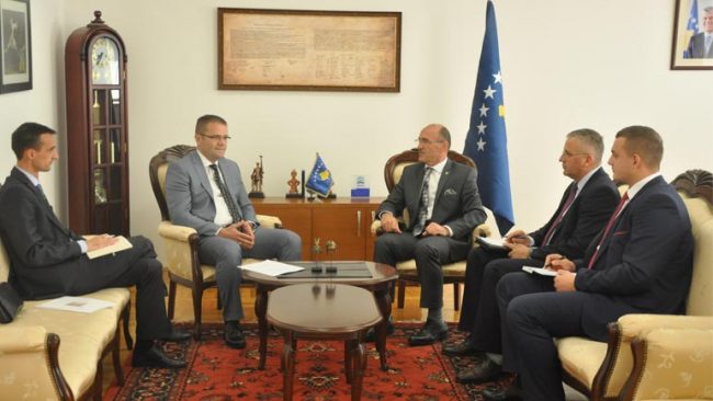 Ministri Gashi priti në takim Guvernatorin e Bashkës Qendrore të Kosovës