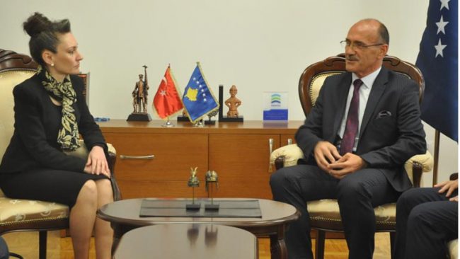 Ministri Gashi priti në takim ambasadoren e Turqisë në Kosovë