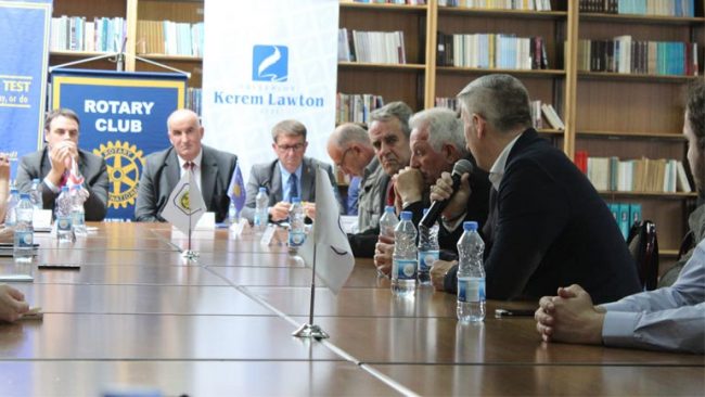 U mbajt tryeza “Sfidat në gazetari” në kuadër të “Javës së Lirisë së Shtypit”