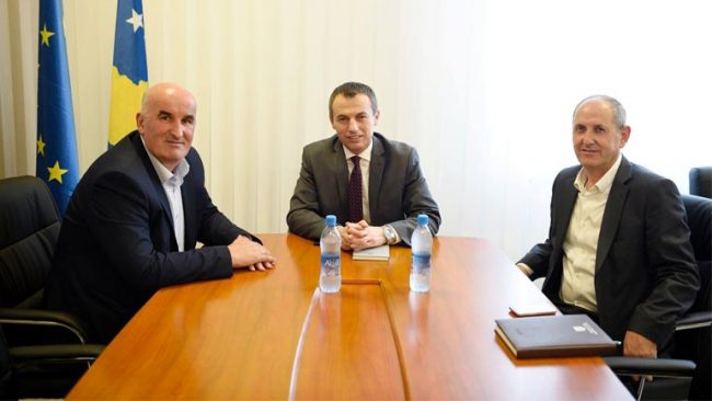 Kryetari Haliti pritet në takim nga ministri Skënder Reçica