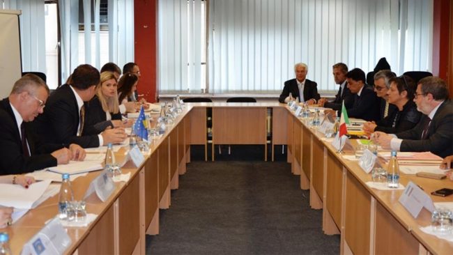 Zëvendësministrat Mujota dhe Selimaj, pritën në takim përfaqësuesin e ambasadës italiane, z.Coradini