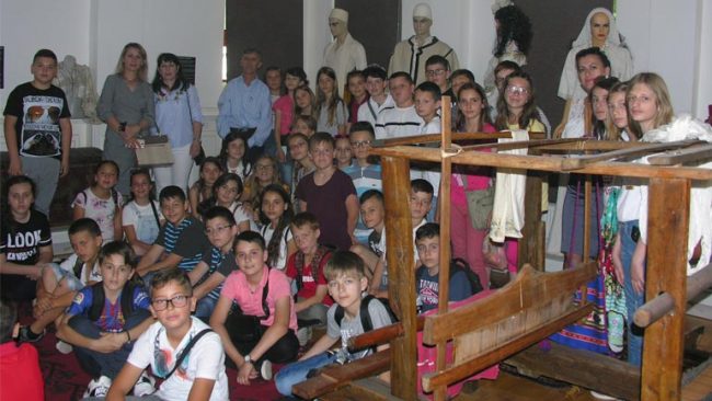 Filloristët e shkollës “Fan S. Noli” nga Kamenica vizituan Muzeun e Gjilanit
