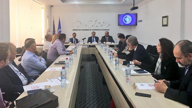 Bankieri shqiptaro-amerikan Richard Lukaj flet për tërheqjen e investimeve amerikane në Kosovë