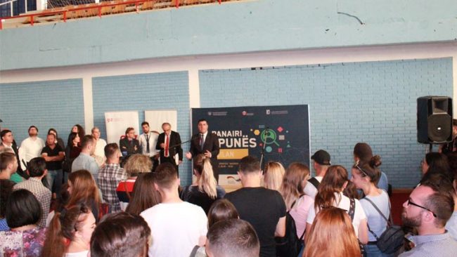 Në Panairin e organizuar nga Komuna e Gjilanit tregohet interesim i madh i punëkërkuesve