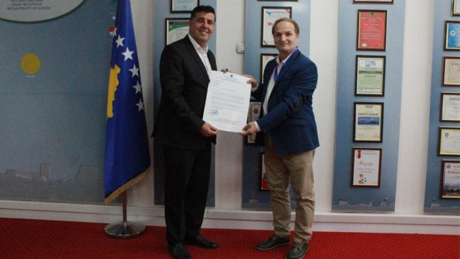 Komiteti Botëror i Paqes shpall Lutfi Hazirin Figurë të Paqes në Kosovë