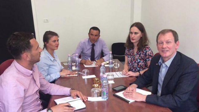 Profesori amerikan, Curtis Youngs, vizitoi komunën e Kamenicës