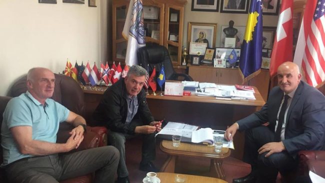 Kryetari i Vitisë priti në takim investitorin slloven