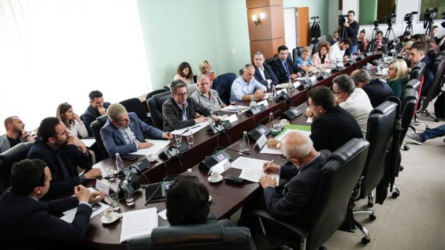 Vetëvendosje: Gjashtë vendet e Ballkanit perëndimor duhet të anëtarësohen njëkohësisht në BE