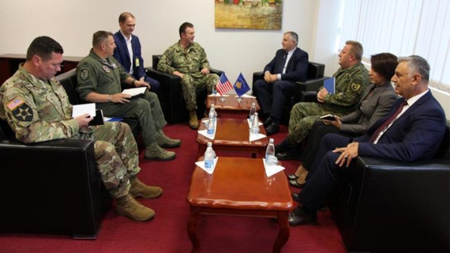 Ministri dhe komandanti i FSK-së priten në takime të ndara komandantin e operacioneve speciale të NATO-s