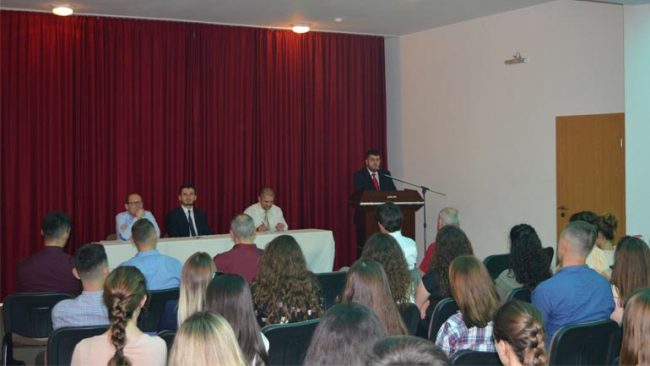 KBI në Gjilan organizoi tryezë debati me studentë të Universitetit “Kadri Zeka “ në Gjilan
