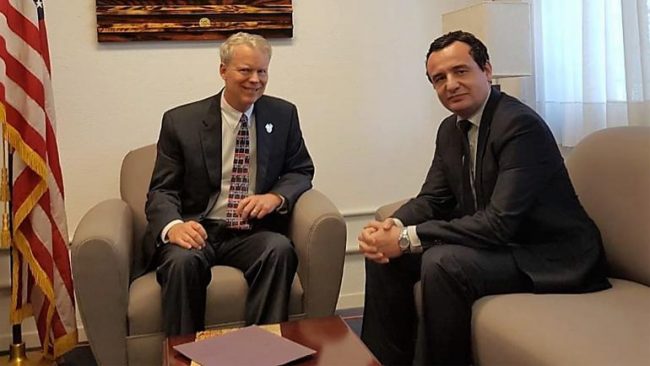 Kurti i Vetëvendosjes takohet me ambasadorin Delawie