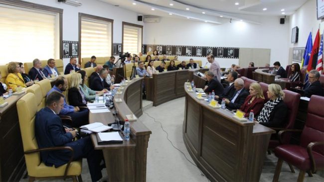 Opozita thërret kryetarin në ballafaqim!