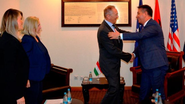 Ministri Lekaj takoi Ambasadorin e Hungarisë në Kosovë, László Márkusz