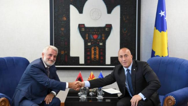 Kryeministri Haradinaj pret në takim liderin e PDSH-së, Menduh Thaçi