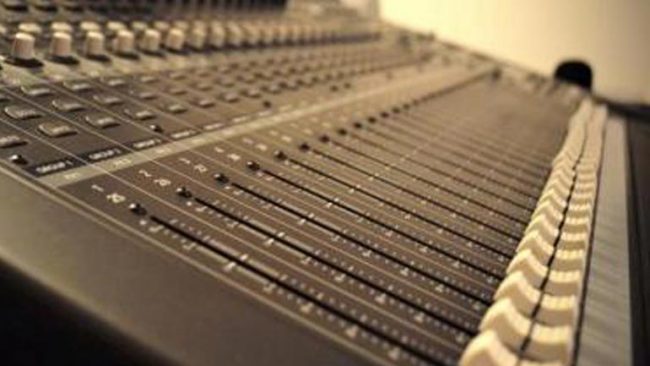 Saqipit nga Bujanoci ia vjedhin teknikën e zërimit, dyshon te një DJ që mund të jetë nga Gjilani