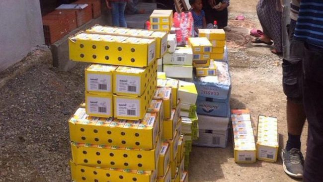 Pesë familje të komunitetit ashkanlij ndihmohen me veshmbathje e gjëra ushqimore
