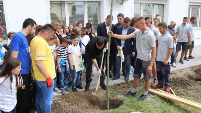 Gjilanasit në aksion: “Ta pastrojmë dhe gjelbrojmë Gjilanin”