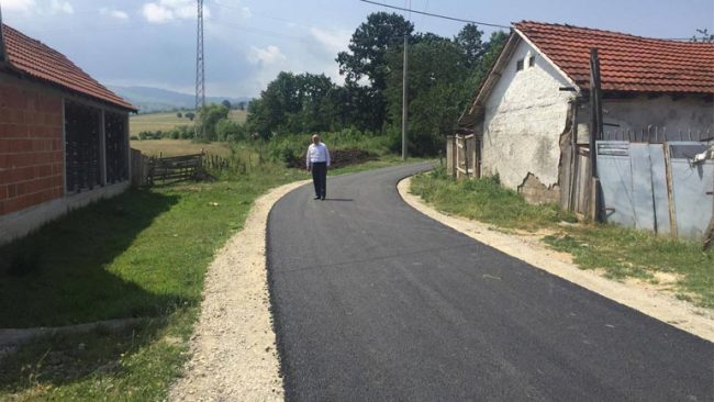 Në Ramnishtë asfaltohet rruga e varrezave